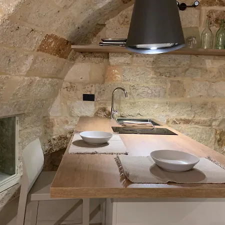 Petra Oikia * Corigliano dʼOtranto